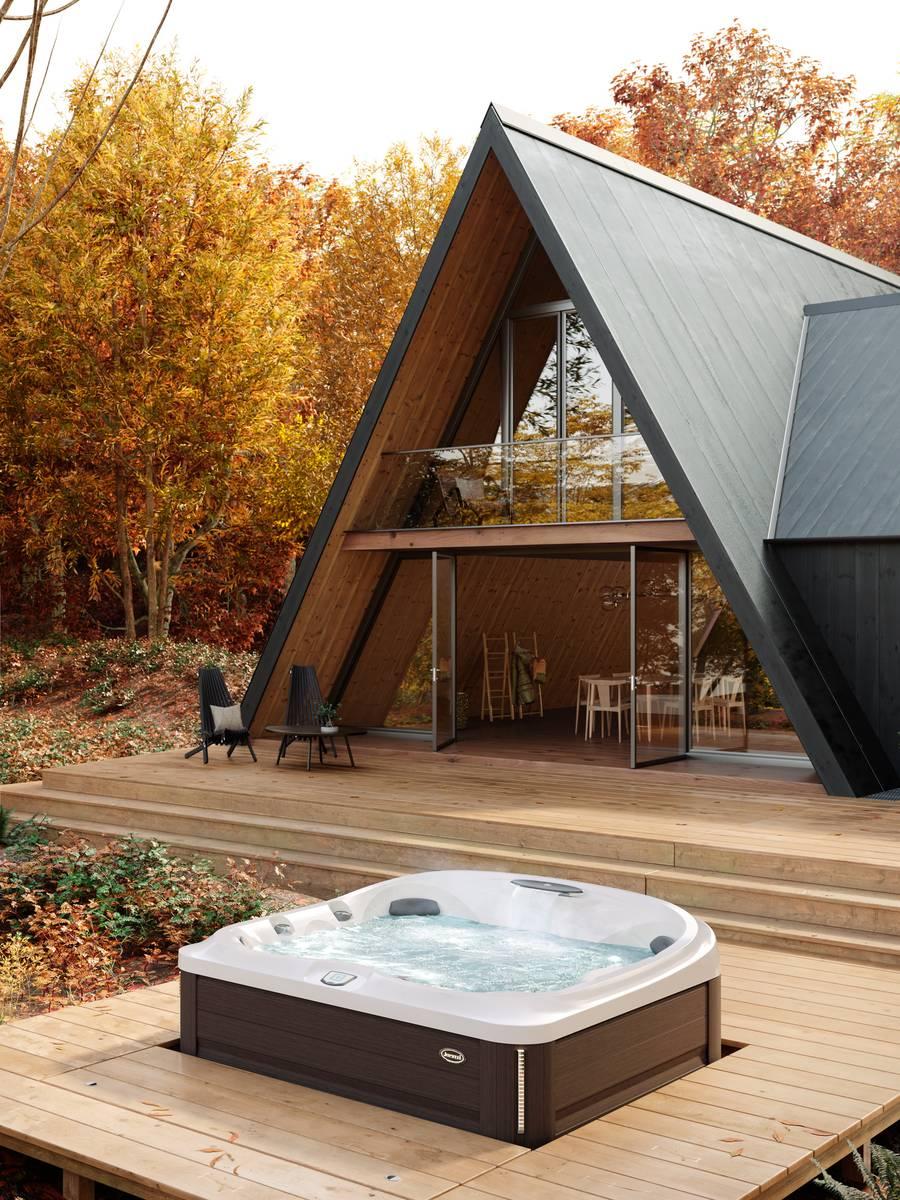 Jacuzzi Hot Tub in Deck