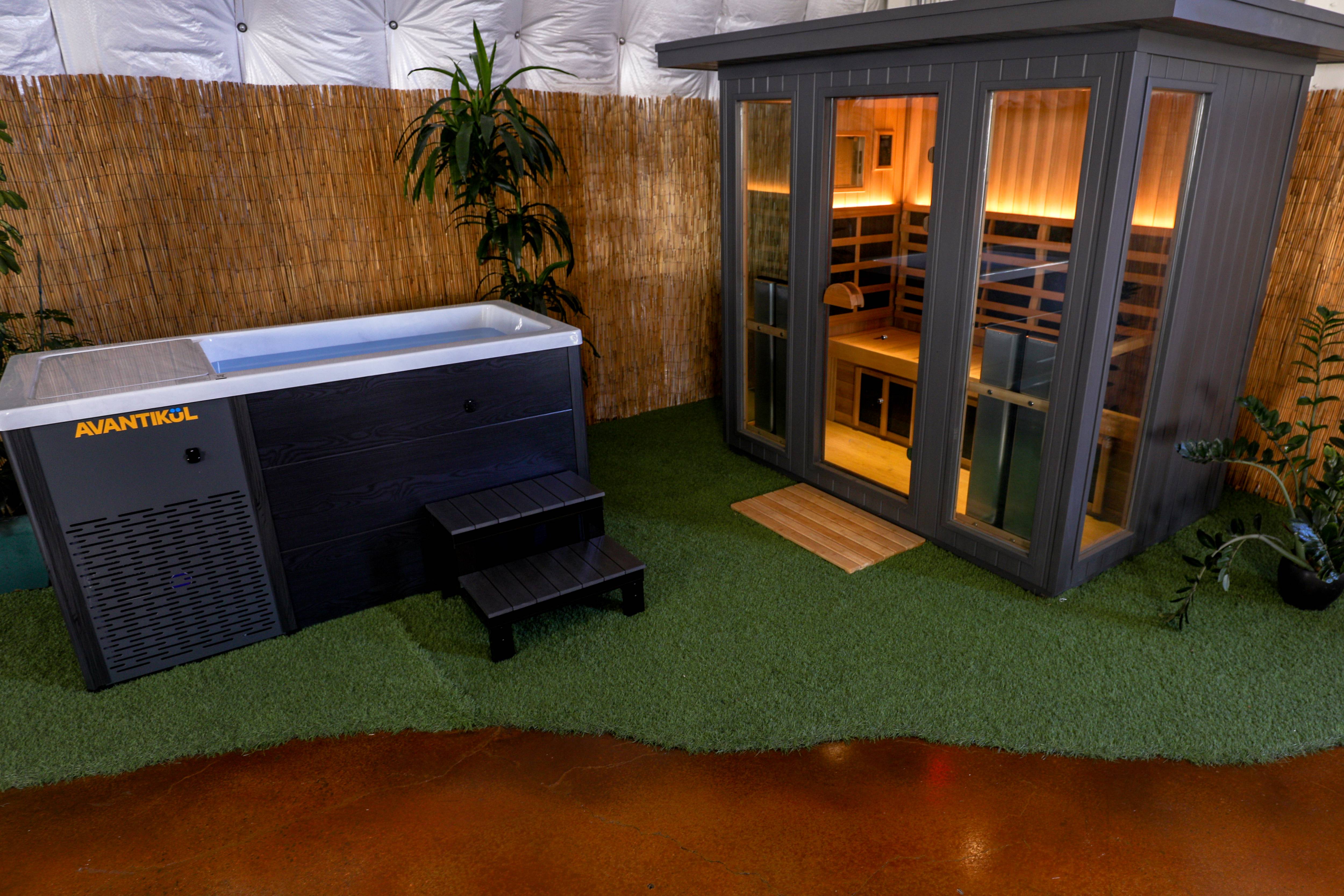 Sales room sauna and cold plunge display