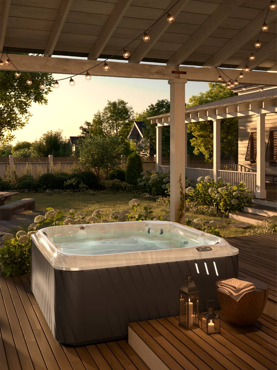 Jacuzzi hot tub under pergola